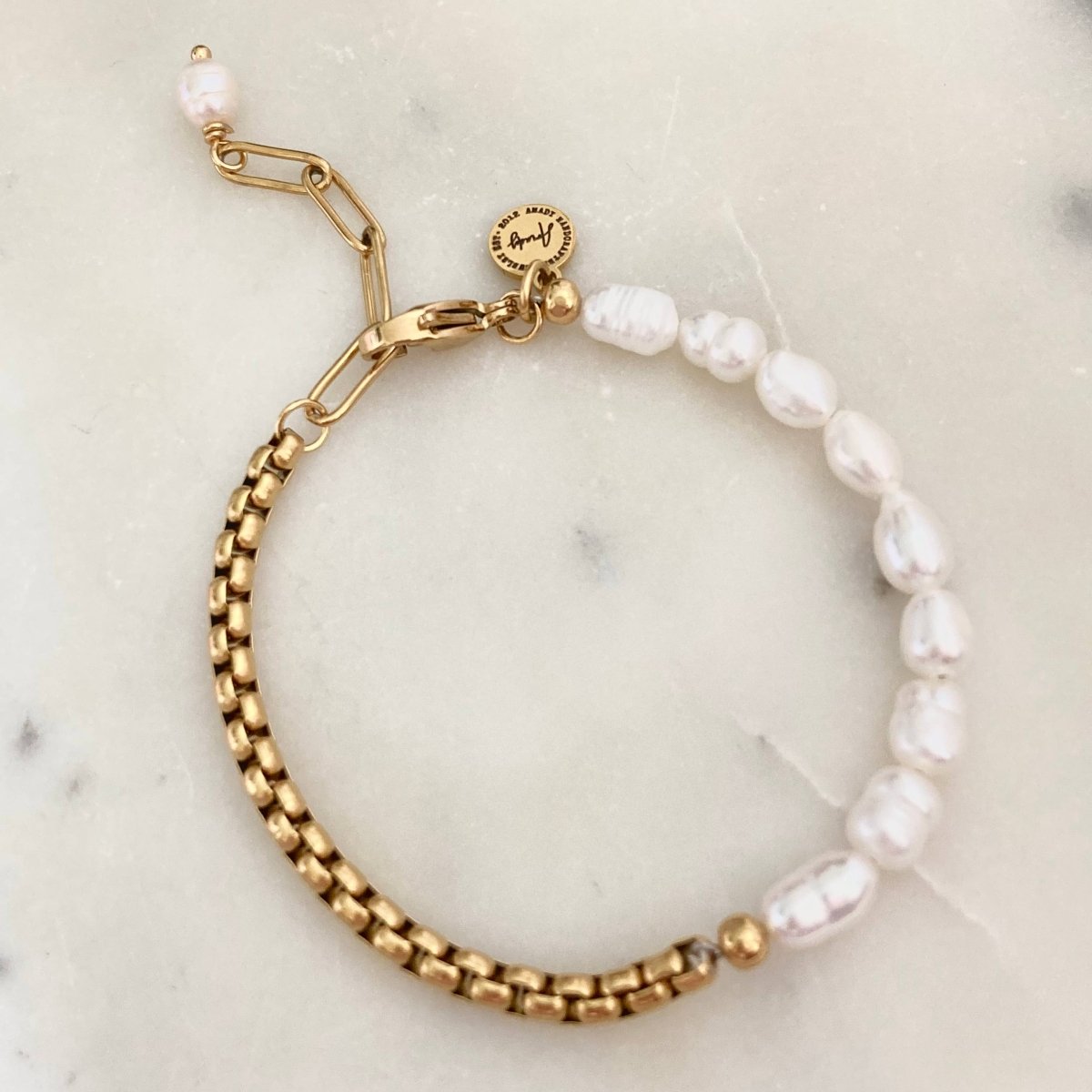 Freshwater Pearls and Gold Chain Bracelet for Elegant Style