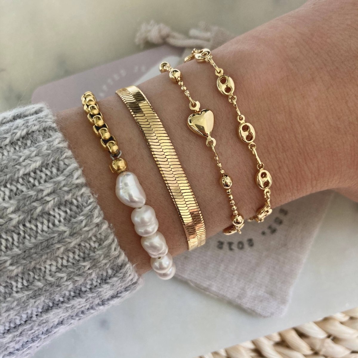 Freshwater Pearls and Gold Chain Bracelet for Elegant Style