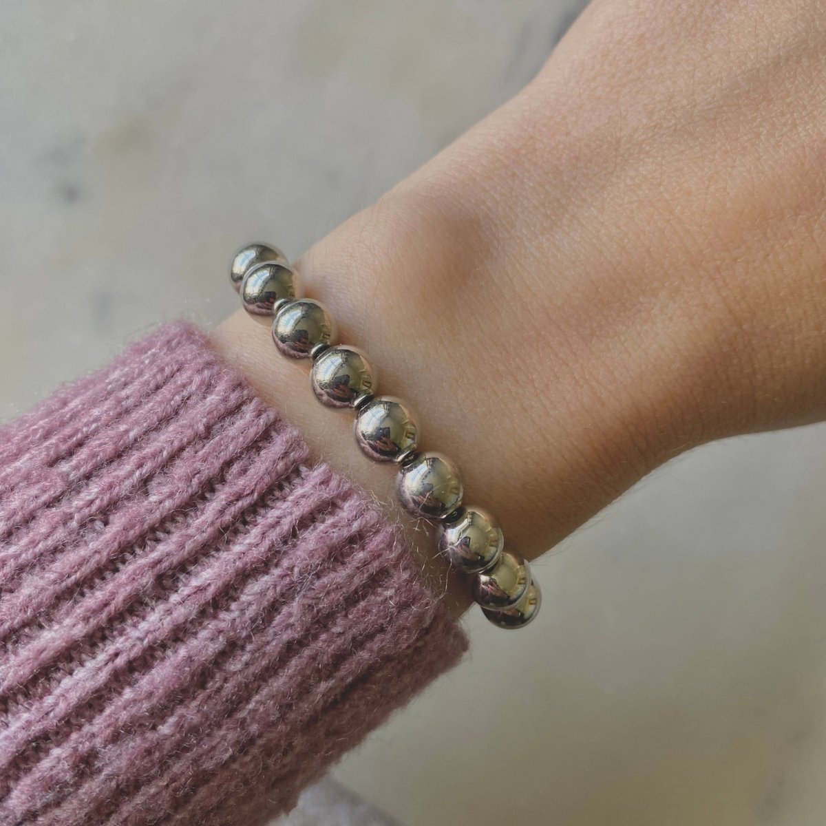 Light Reflecting Silver Beaded Bracelet for Elegant Style