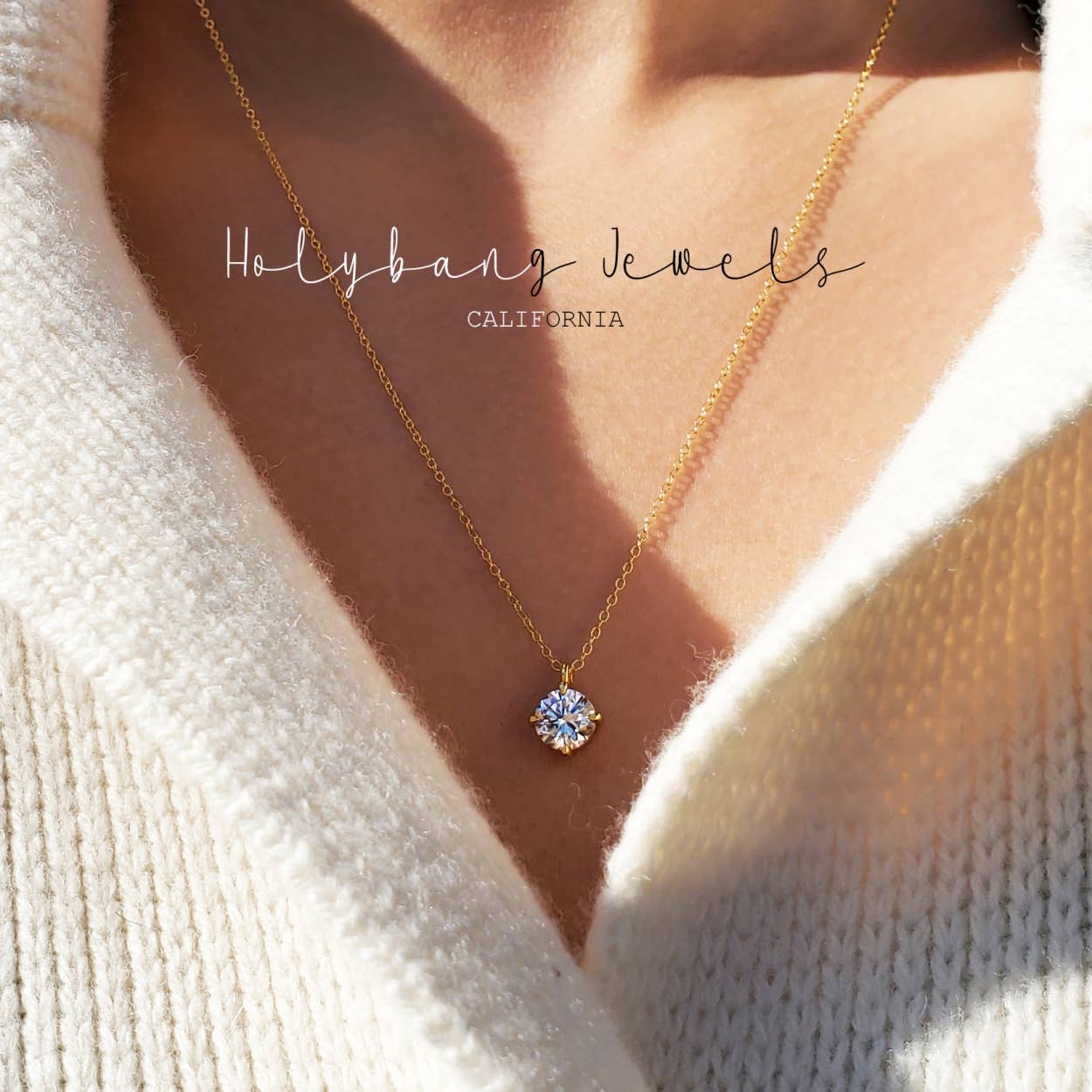 SOLITAIRE ROUND CUT CRYSTAL PENDANT NECKLACE: 18K GOLD