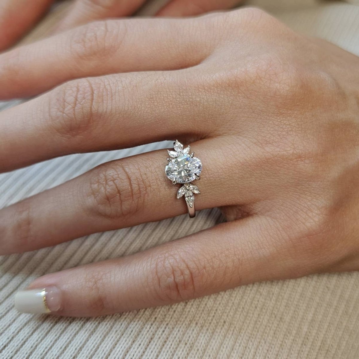 FLORAL OVAL CUT CRYSTAL RING in SILVER