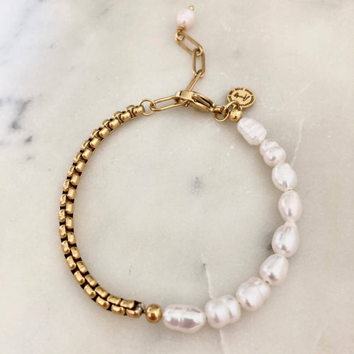 Freshwater Pearls and Gold Chain Bracelet for Elegant Style