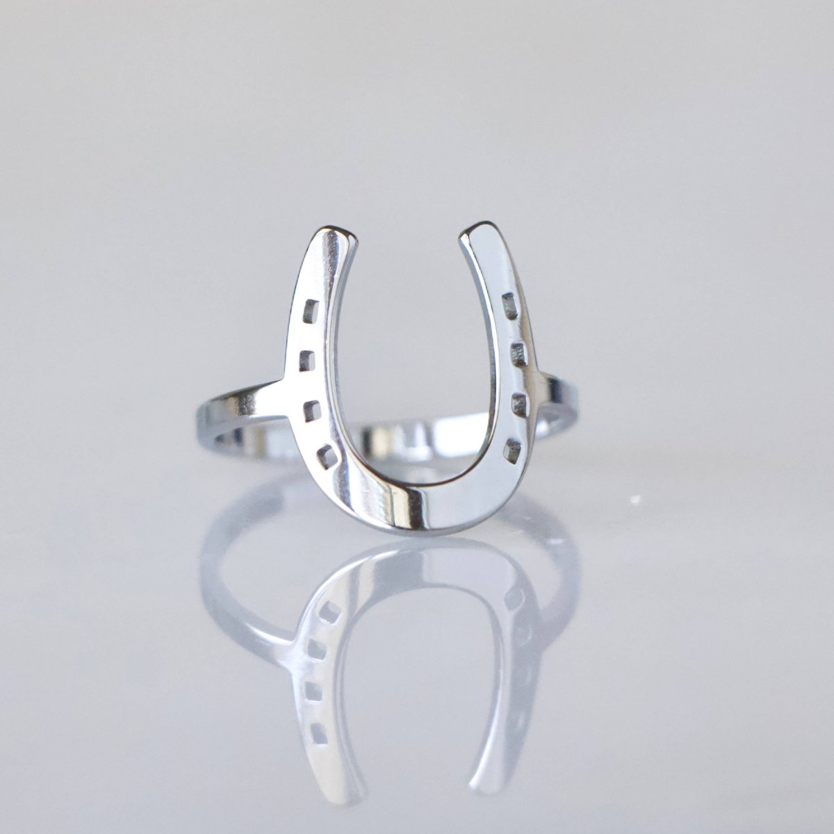 Lucky Horseshoe Ring - Gold