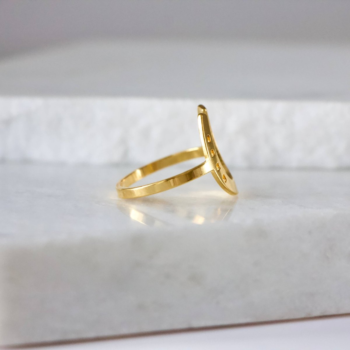 Lucky Horseshoe Ring - Gold