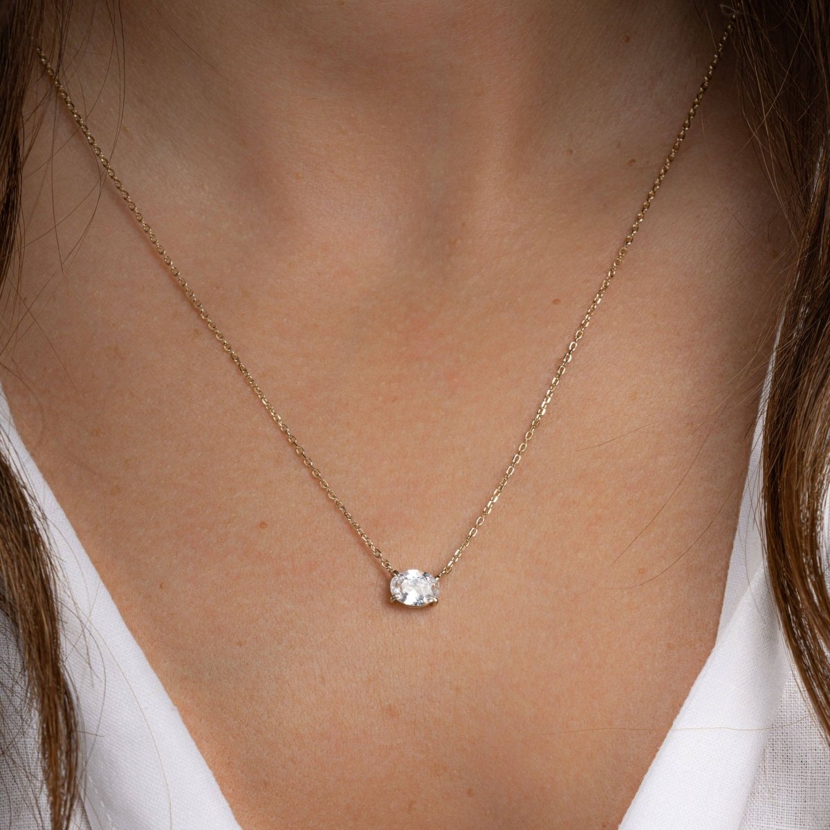 Oval Pendant Necklace: Gold