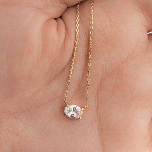 Oval Pendant Necklace: Gold
