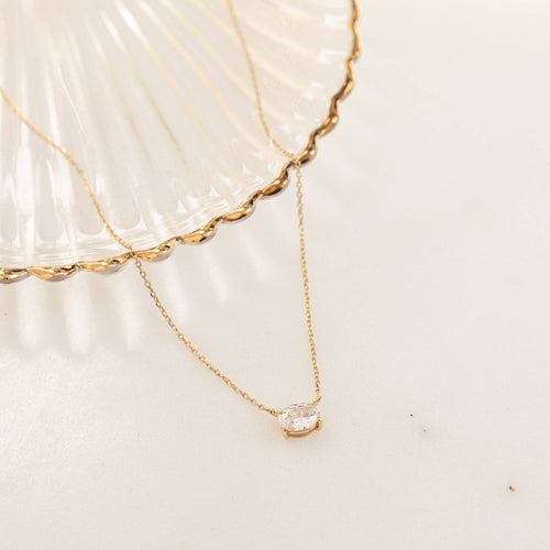 Oval Pendant Necklace: Gold
