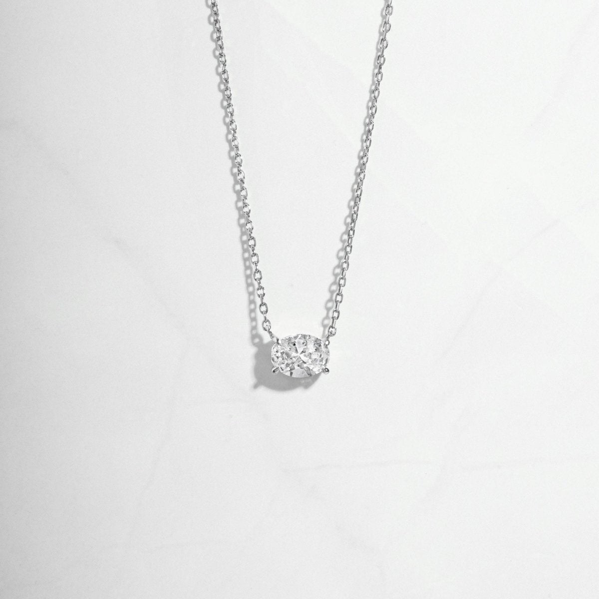 Oval Pendant Necklace: Silver
